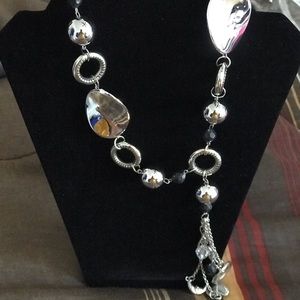 Beautiful costume jewelry necklace never worn!